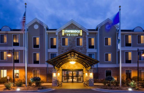  Staybridge Suites Milwaukee West-Oconomowoc, an IHG Hotel  Окономовок